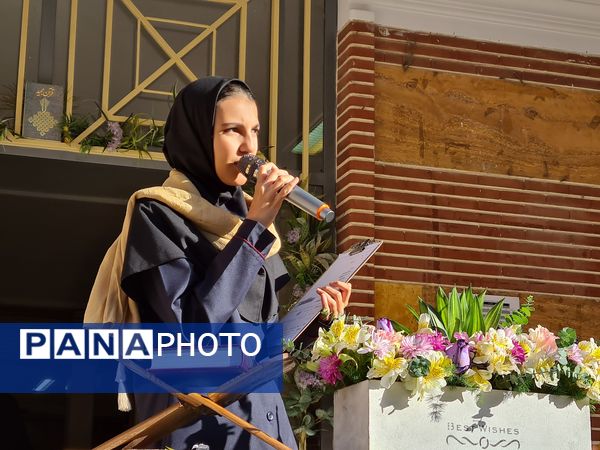 آئین نواختن زنگ مهر در دبیرستان دخترانه فرهنگ ۱۳ 