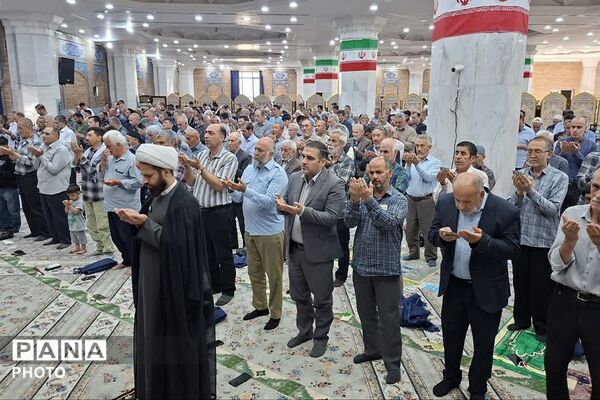 شکوه بندگی در نماز عید قربان باقرشهر 
