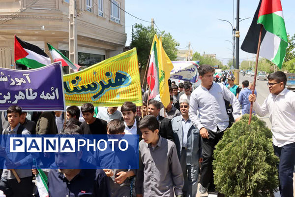 راهپیمایی دانش‌آموزان جعفرآباد قم در اعلام حمایت از عملیات وعده صادق