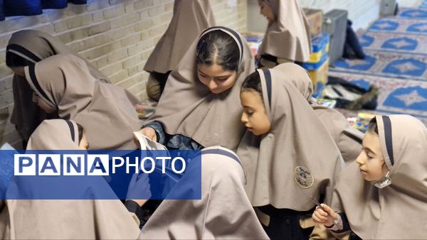 دبستان حافظ یک میزبان کتاب‌های شگفت انگیز 