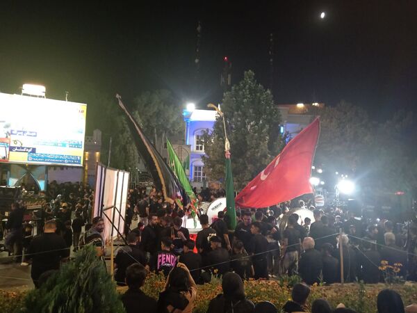مراسم عزاداری شب عاشورا در خیابان‌های نیشابور 