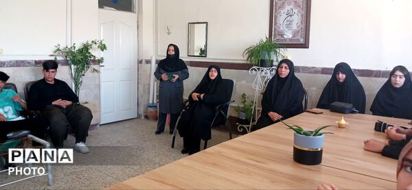  نشست هم اندیشی رئیس سازمان دانش آموزی کردستان با روسای شورای دانش‌آموزی مدارس کامیاران 