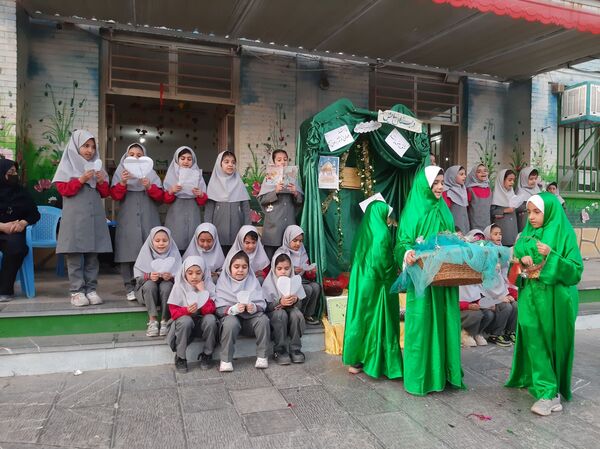جشن روز ولادت حضرت زینب(س)  و روز پرستار در دبستان نیایش 1