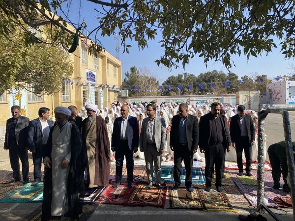 آسمان باخرز به امید رحمت؛ نماز باران با حضور دانش‌آموزان و مسئولان اقامه شد