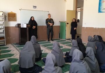 گرامیداشت هفته نیروی انتظامی در دبیرستان هاجر خرم آباد 