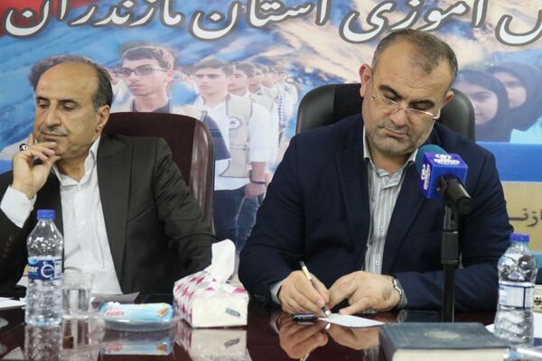 تقدیر از طلایه‌داران آگاهی در مازندران 