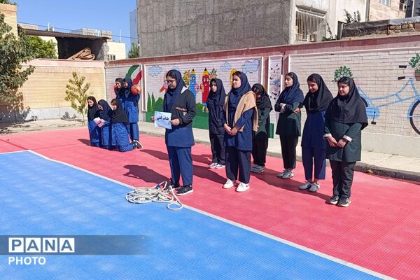 آیین گرامیداشت هفته بهداشت روان و تقدیر از همیاران مشاور در دبیرستان دخترانه رضوان برگزار شد