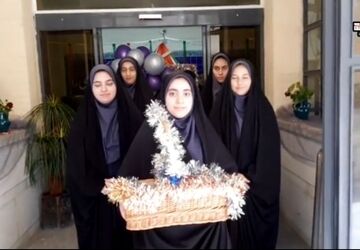 جشن ورودی‌های جدید متوسطه دوم همزمان با هفته دفاع مقدس در دبیرستان دخترانه فرقدانی