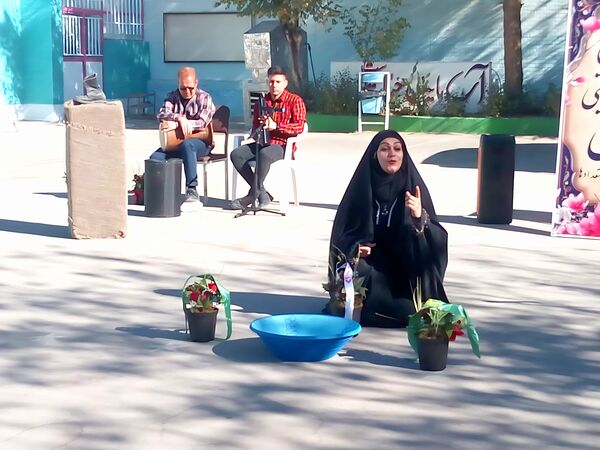 تئاتر خیابانی ارتفاعات الله اکبر در دبیرستان فاطمیه
