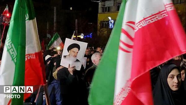  حضور پرشور مردم و مسئولان کرج در سی‌ودومین اجتماع و راهپیمایی شبانه 