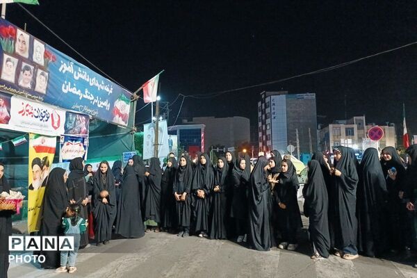 حضور پرشور دانش‌آموزان دبیرستان امام علی(ع) متوسطه اول در غرفه شهدای دانش‌آموز ورامین