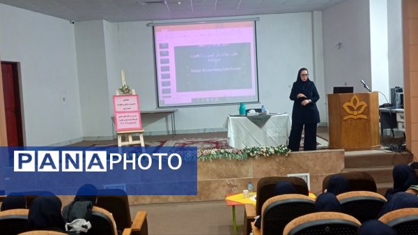 همایش  مدیریت زمان و مهارت تست زنی ویژه دانش آموزان پایه نهم دبیرستان نمونه وکیلی۱۰