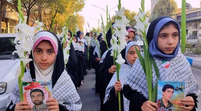 آیین غبارروبی و عطرافشانی گلزار شهدای شهرستان زابل