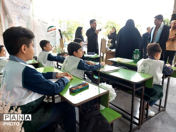 کاشت نهال به یاد دانش آموزان شهید میناب در دبستان آرمینه مصلی نژاد