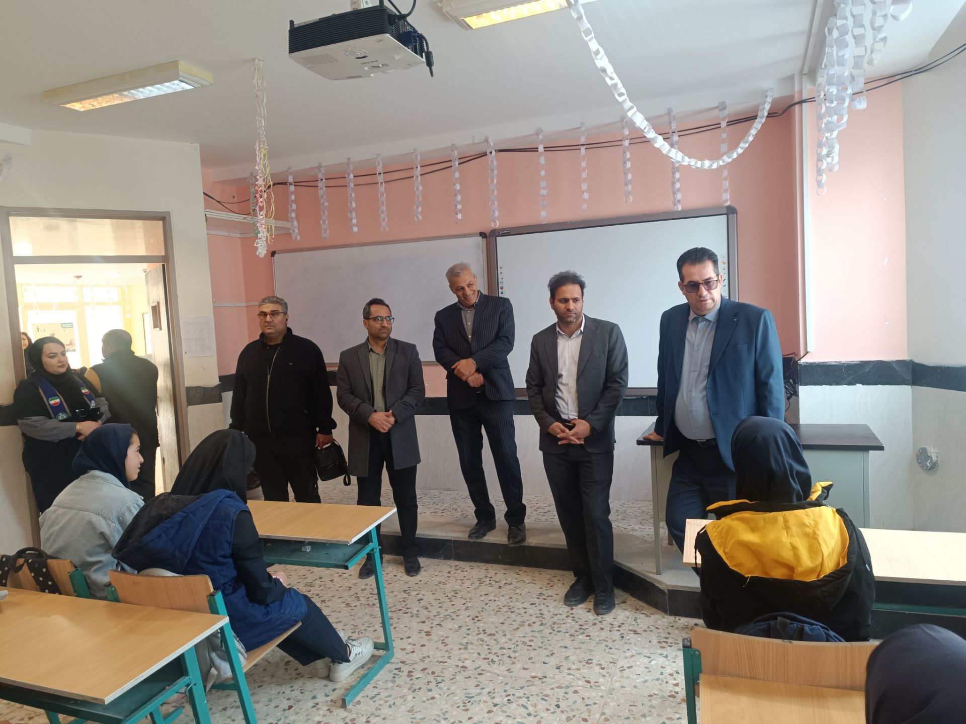 کلنگ‌زنی مدرسه شش‌کلاسه در امانلی و بازدید مسئولان استانی از مدارس راز و جرگلان
