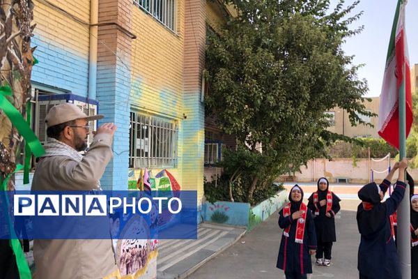 از درس تا دفاع مقدس،دانش آموزان پای کار یاد شهدا با طنین صدای زنگ مقاومت و ایثار 