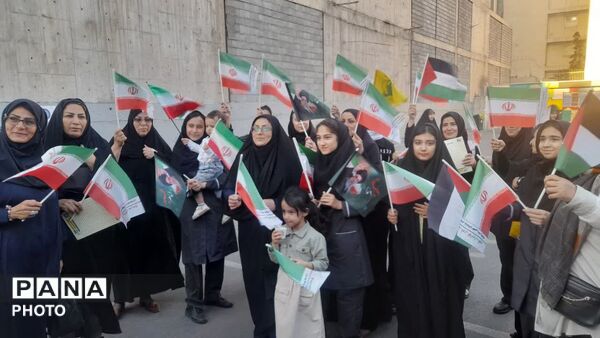 حضور دانش‌آموزان دبیرستان فدک در پاتوق «نوجوان مبارز » شهرستان فردیس
