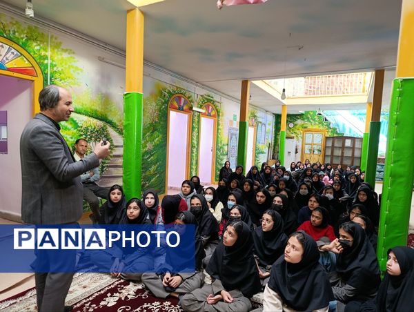  جلسه آموزش خانواده در دبیرستان نمونه اندیشه 