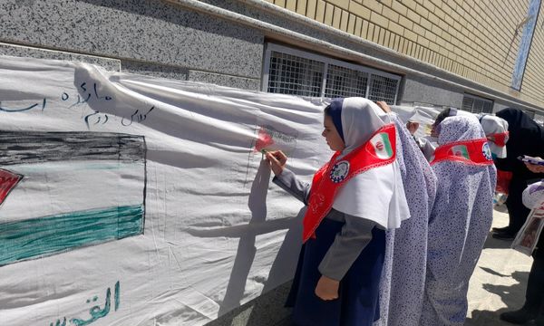 حضور پرشور کودکان آباده در راهپیمایی روز جهانی قدس