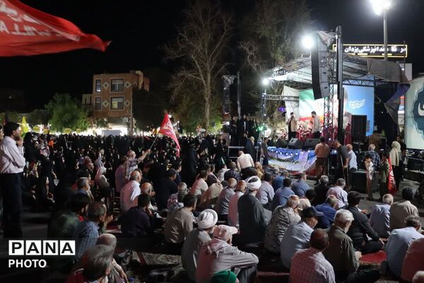 برپایی میز خدمت در میدان امام خمینی(ره) ورامین