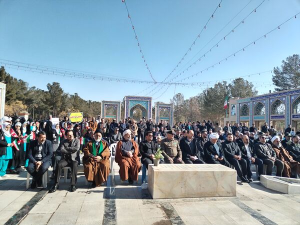آغاز مراسم دهه فجر با شعار  «حضور تا ظهور» در گلزار شهدای سبزوار
