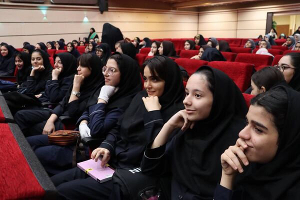 برگزاری جشن روز دختر با همکاری کانون خدمت رضوی و نهادهای آموزشی در منطقه 14 تهران 