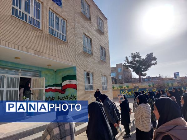 آماده‌سازی مدرسه حجاب باخرز برای دهه فجر و زنگ انقلاب