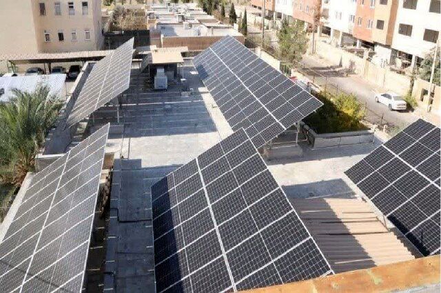 راه‌اندازی نیروگاه‌های خورشیدی بامی برای ۲۲ وزارتخانه آغاز شد