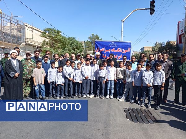 قدمی هم‌سنگر ایمان؛ از مدرسه تا صف نماز جمعه