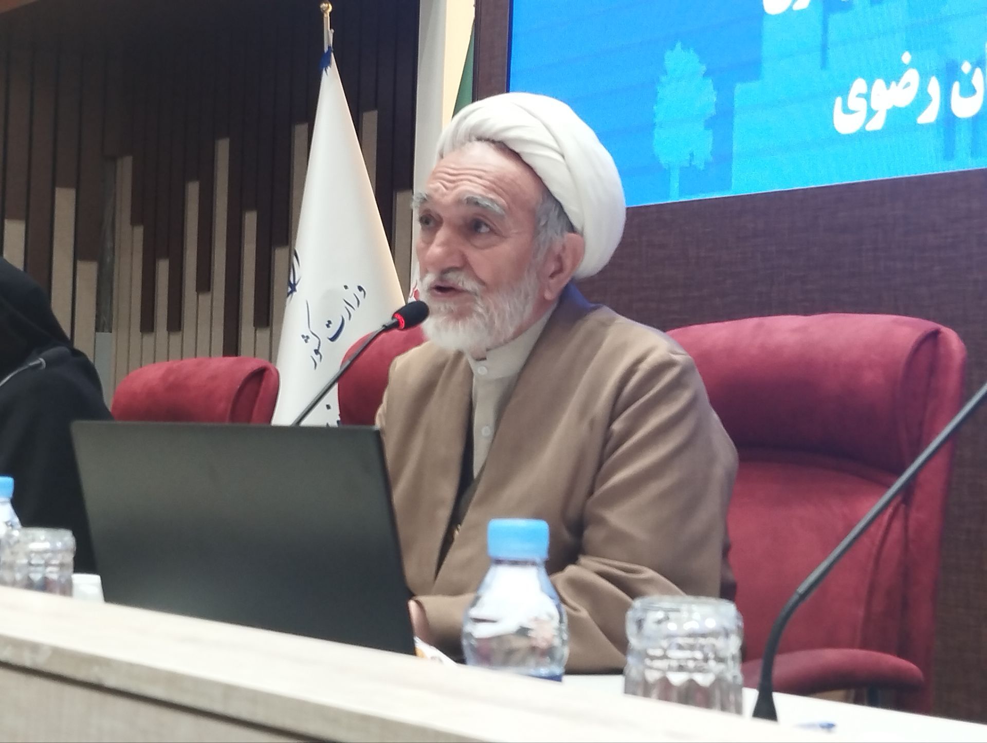 بهترین راه تربیت نسل امروز در مبارزه با بدی ها الگو بودن است