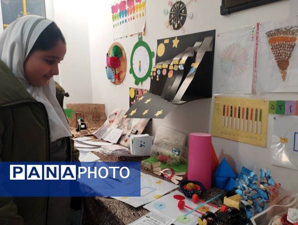 جشنواره بازی و یادگیری همزمان با ایام الله دهه فجر در دبستان وحدت