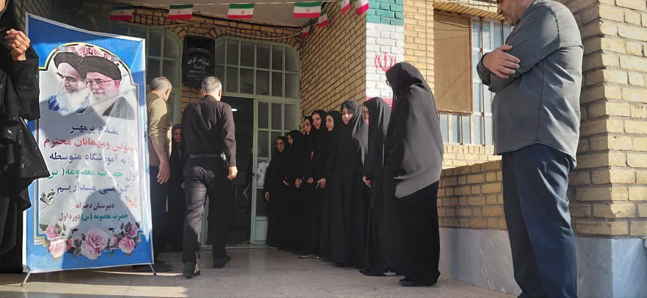 تقدیر از برگزیدگان کشوری جشنواره نوجوان خوارزمی در دبیرستان حضرت معصومه(س) شهر جعفریه