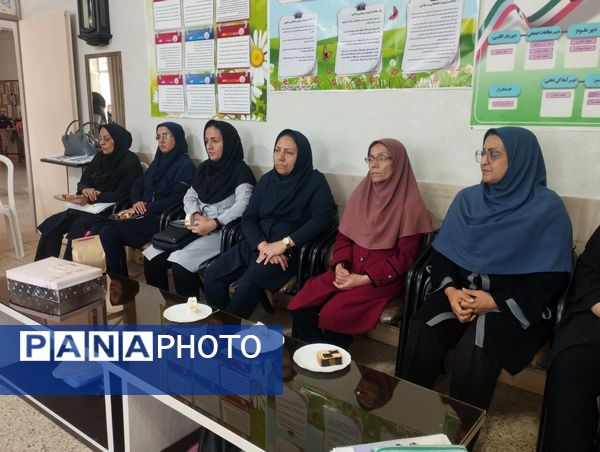  تقدیر از معلمان نمونه دبیرستان هاجر بیرجند