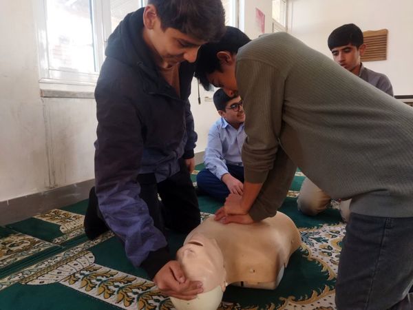 برگزاری سومین جلسه طرح دادرس در محل نمازخانه دبیرستان نمونه دانش