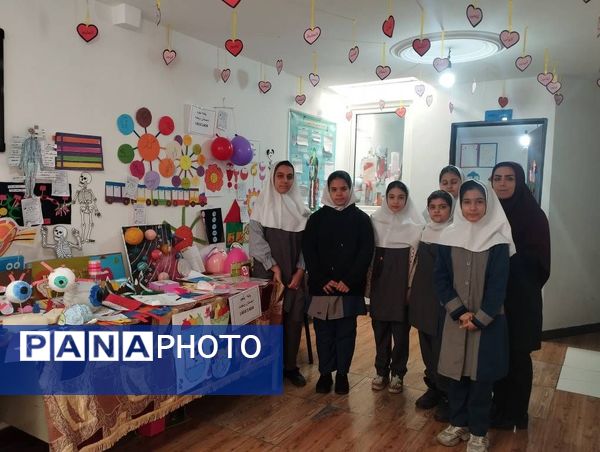 جشنواره بازی و یادگیری همزمان با ایام الله دهه فجر در دبستان وحدت