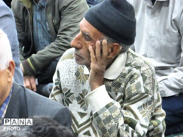 حضور اقشار مختلف مردم در مراسم اربعین رهبر شهید 