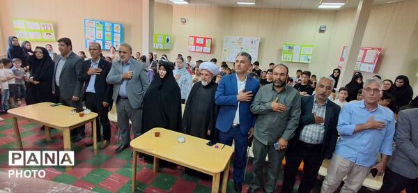 افتتاح نمایشگاه نقاشی  شهدای دانش آموز میناب مهربان
