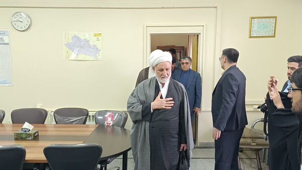 بازدید میدانی دادستان انتظامی قضات در کوهدشت و دیدار با کارکنان و خانواده شهدا