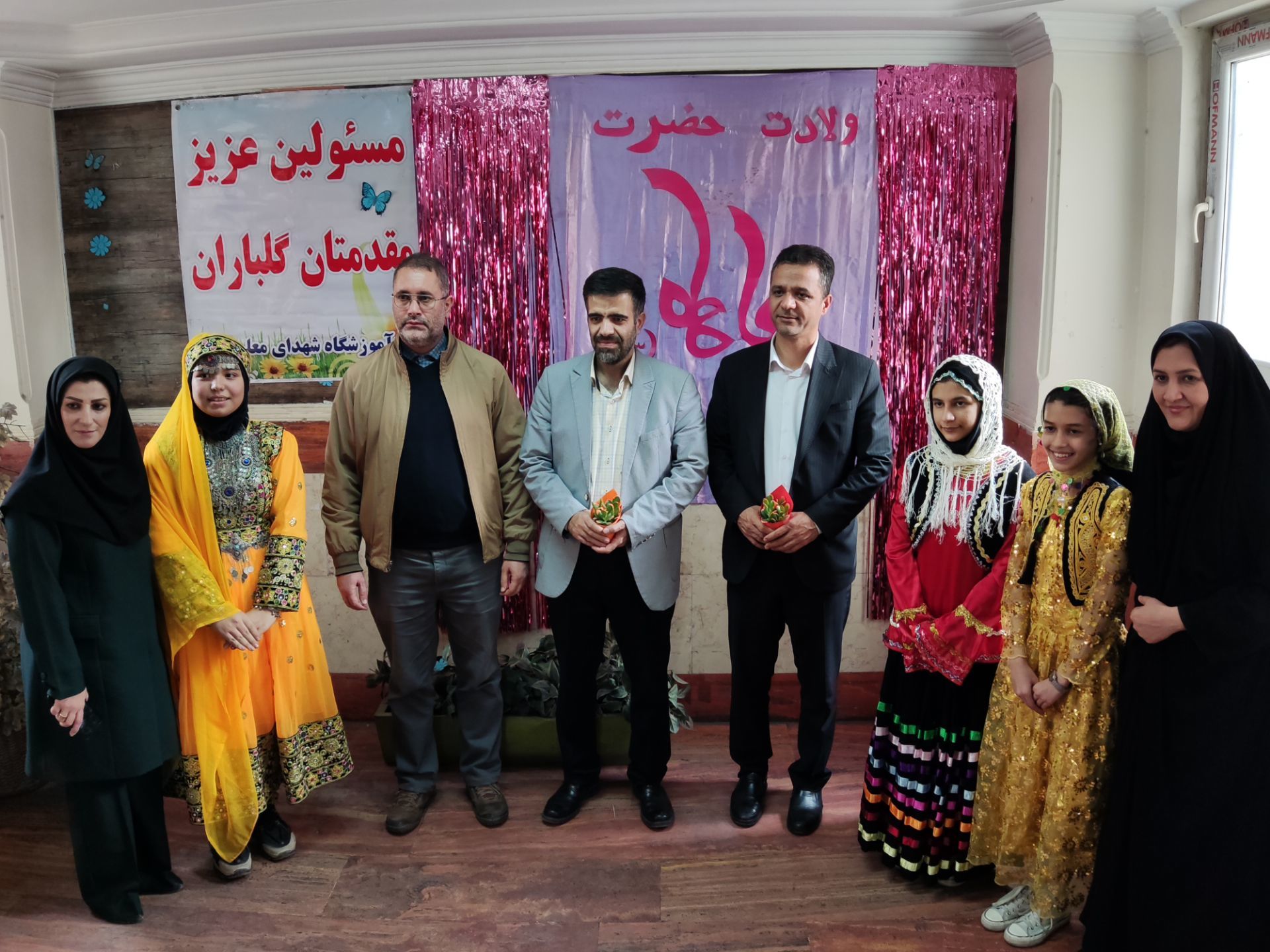 بازدید قطب کشوری مدیران از آموزشگاه شهدای معلم 2 همزمان با برپایی نمایشگاه علمی پژوهشی، انرژی های نوین، ادبیات و ریاضی