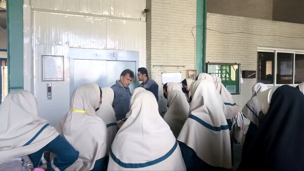 آشنایی دانش‌آموزان باحرف و مشاغل مختلف در بازدیدهای علمی 