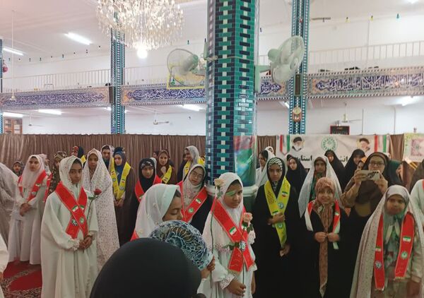 مراسم شب شعر ایرانمهر در اعتکاف دانش‌آموزی مسجد شیخداد یزد 