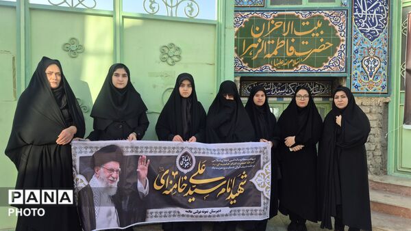 حضور پررنگ و حماسی فرهنگیان و دانش آموزان در عزای رهبر شهید