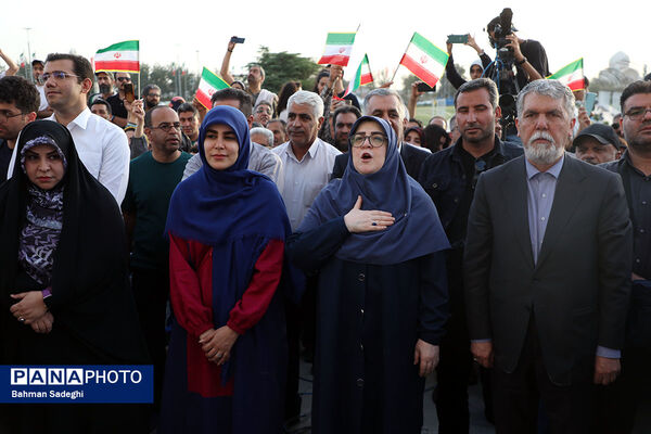 اجرای ارکستر سمفونیک تهران در میدان آزادی