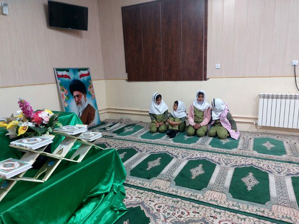 برگزاری مسابقات قرآن عترت و نماز در مدرسه شاهد حضرت معصومه (س)