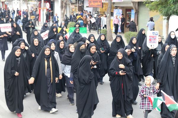 شرکت دانش‌آموزان اردبیلی در راهپیمایی یوم‌الله ۱۳ آبان