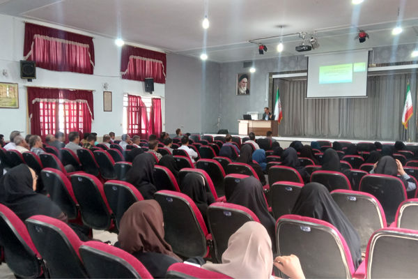توانمندسازی مدیران مدارس زرقان در آغاز سال تحصیلی 