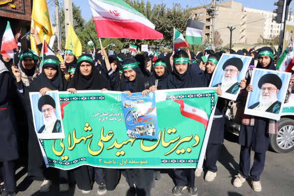 راهپیمایی روز دانش‌آموز در محمدشهر کرج 