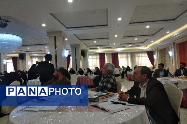 دوره و کارگاه تعاملی مربی، راهبر نسل جدید در مشهد