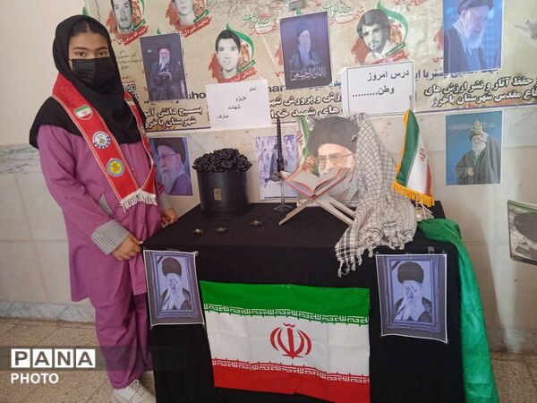 فضای سازی معنوی مدرسه «شهید خدادادی ۱ » در بزرگداشت شهادت رهبر معظم انقلاب