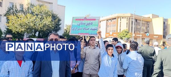 خروش استکبار ستیزی دانش‌آموزان شیرازی